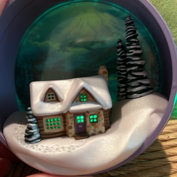 Vintage 1997 Hallmark Christmas Ornament VGC The Warmth of Home - Thomas Kinkaid - Picture 5 of 8